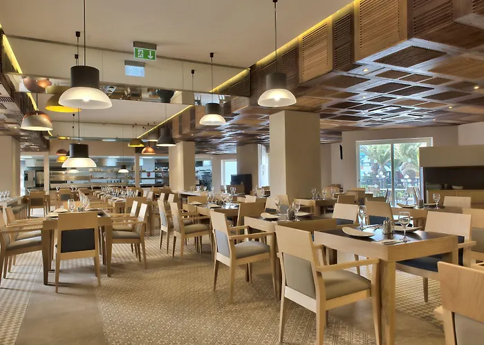 Hotell Db San Antonio + St. Paul's Bay