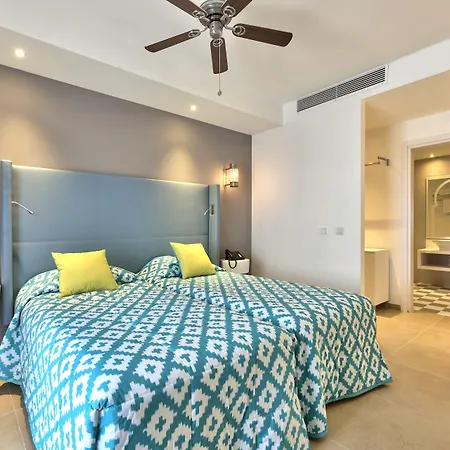 Hotel Db San Antonio + 4*