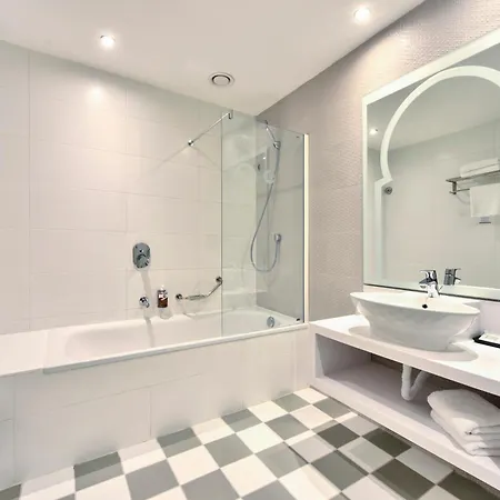 Отель Db San Antonio + 4*